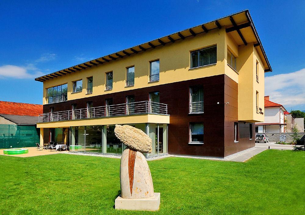 Hotel Villa Bianca ลิฟตอฟสกีมิคูลาช ภายนอก รูปภาพ