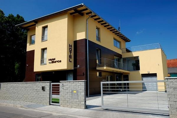 Hotel Villa Bianca ลิฟตอฟสกีมิคูลาช ภายนอก รูปภาพ